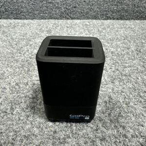 Go Pro Dual Battery Holder charges 1 or 2 Hero 5‎ batteries at the same time